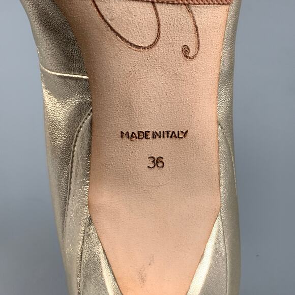ROGER VIVIER Size 6 Gold Leather Pumps - Picture 7 of 7